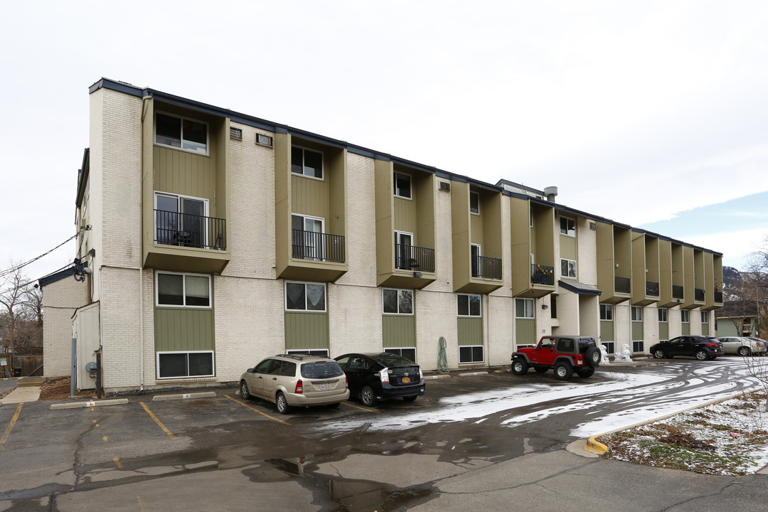 Snow Lion Residence Hall in Boulder, CO - Building Photo