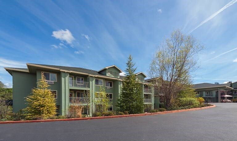 Foothill Village Senior Living Community in Angels Camp, CA - Foto de edificio