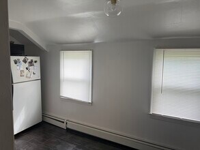 1113 Logan Ave, Unit 2nd floor in Bellmawr, NJ - Foto de edificio - Building Photo