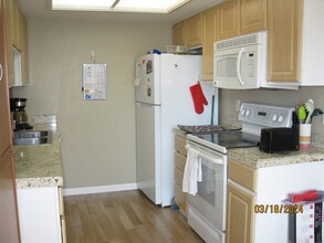 9370 SW 146th Ter, Unit 7 in Beaverton, OR - Foto de edificio - Building Photo