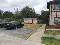 Corbie apartments in Harlingen, TX - Foto de edificio - Building Photo