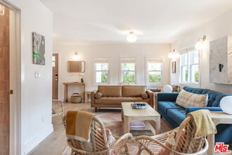 825 Superba Ave in Los Angeles, CA - Building Photo - Building Photo