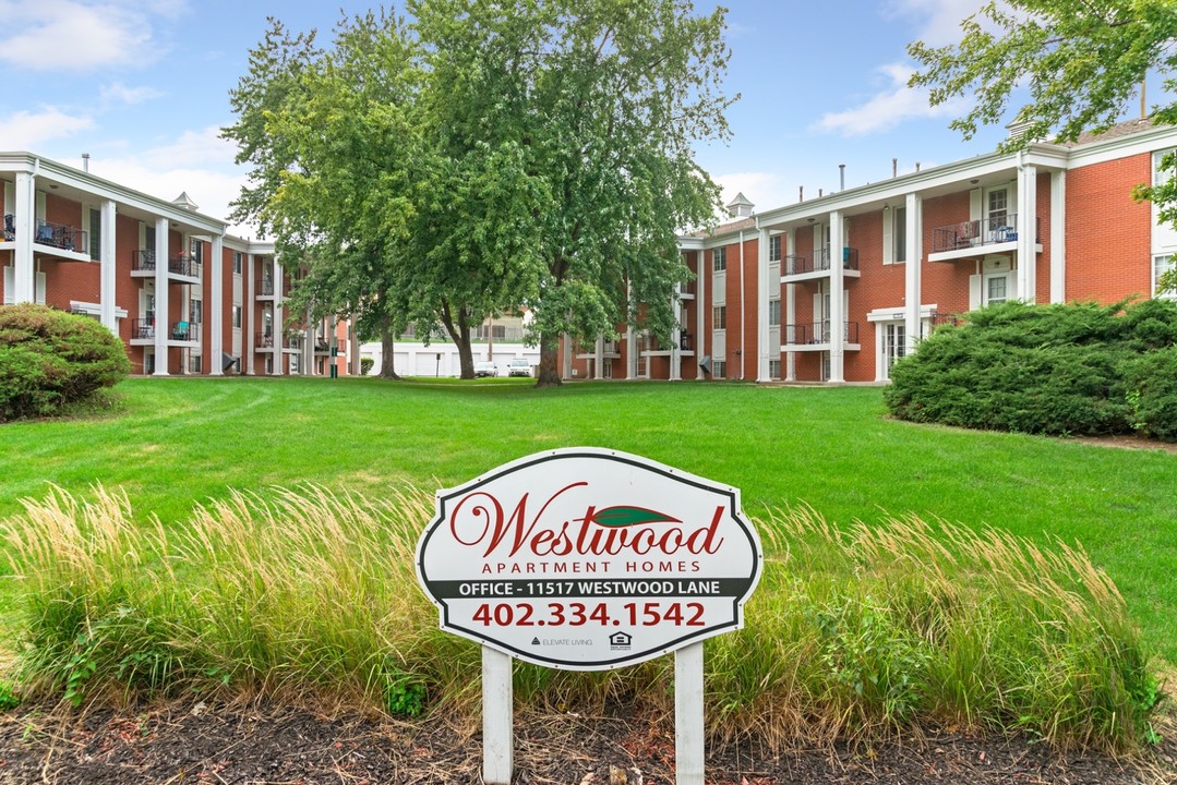 Westwood Apartments in Omaha, NE - Foto de edificio