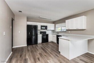 4256 Pocatella Ave in North Port, FL - Building Photo - Building Photo