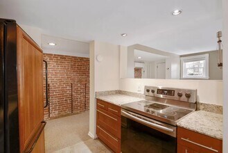 1000 S Carolina Ave SE, Unit A in Washington, DC - Building Photo - Building Photo