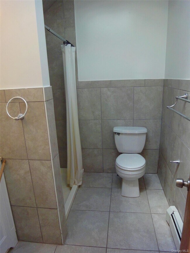 116 Williams Ave in Spring Valley, NY - Building Photo - Building Photo