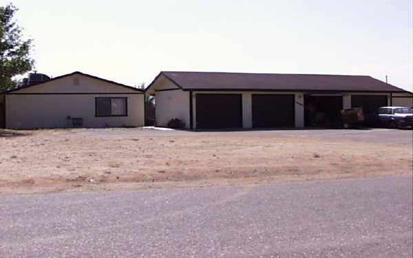 16003 Sago Rd in Apple Valley, CA - Foto de edificio - Building Photo