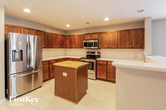 512 Evening Shade Dr in Moncks Corner, SC - Building Photo - Building Photo