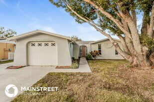5643 Elena Dr in Holiday, FL - Building Photo