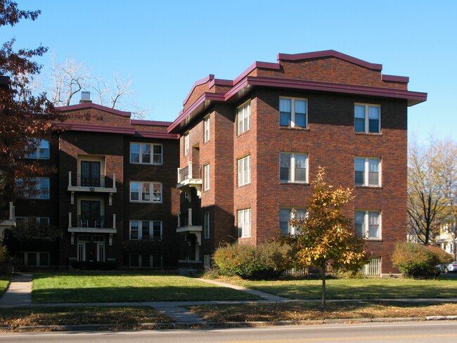 Plaza Court Condominiums in St. Paul, MN - Building Photo - Building Photo