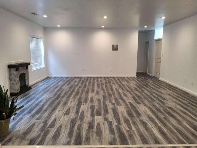 325 Sunderland Way in Stockbridge, GA - Foto de edificio - Building Photo