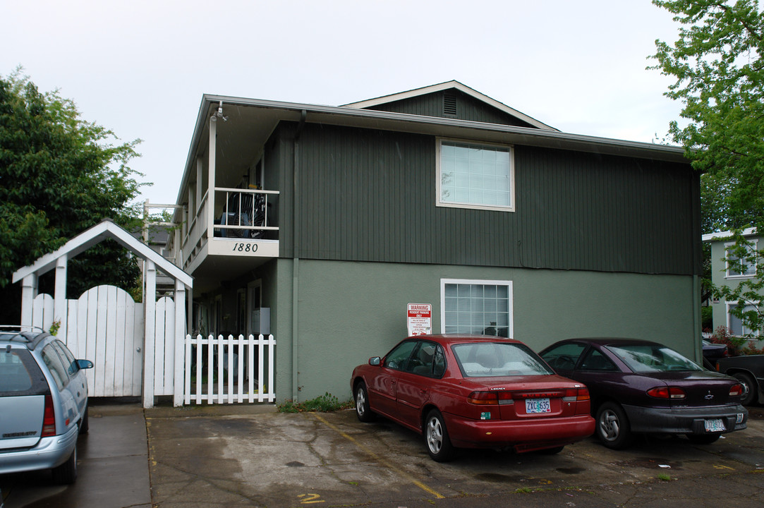 1880 Mill St in Eugene, OR - Building Photo