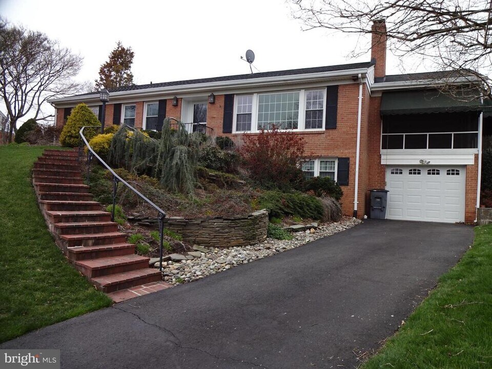 6620 Skyline Ct in Alexandria, VA - Building Photo