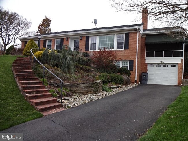 property at 6620 Skyline Ct