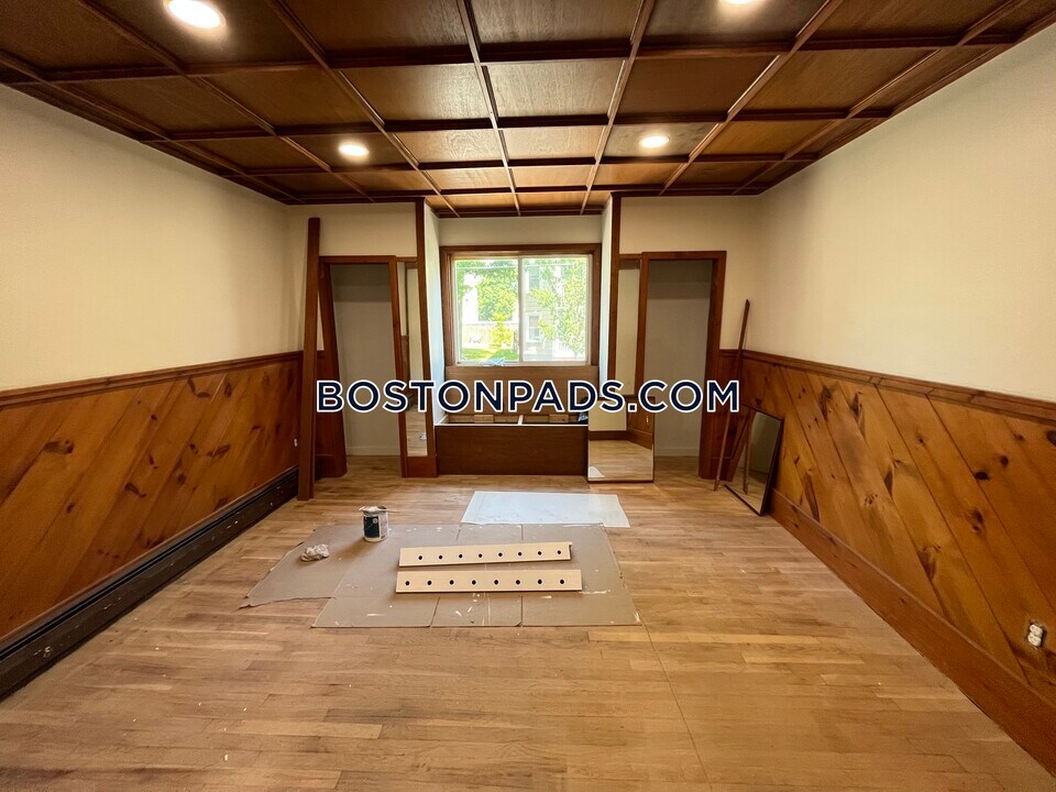 124 Johnson St-Unit -1R in Lynn, MA - Building Photo