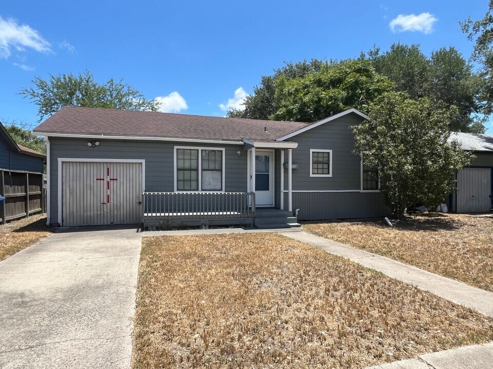 4326 Cottage St in Corpus Christi, TX - Building Photo