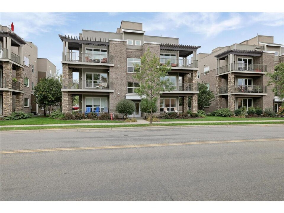 3970 Wooddale Ave-Unit -202 in St. Louis Park, MN - Building Photo
