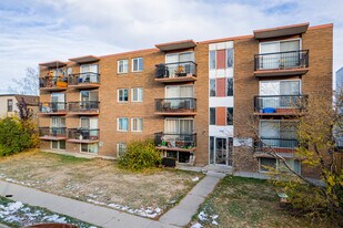 Evergreen Place in Calgary, AB - Building Photo