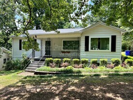 1813 Tune Ave in Florence, AL - Building Photo