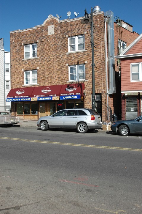 1095 Main St in Paterson, NJ - Building Photo