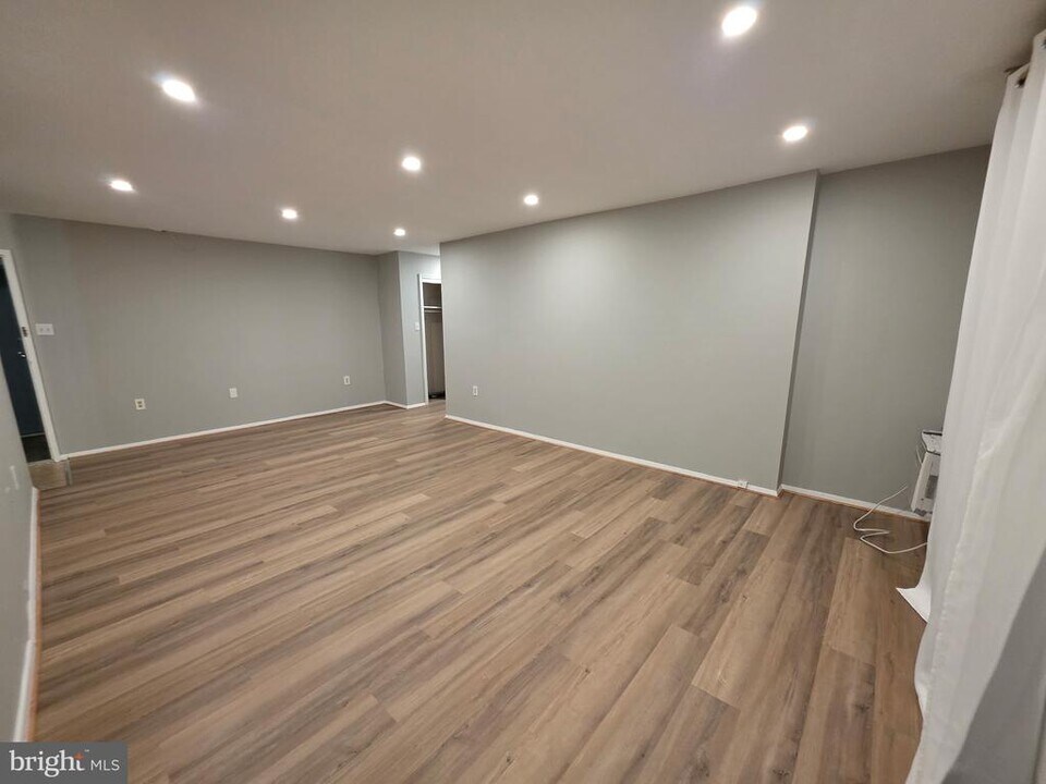 3245 Rio Dr in Falls Church, VA - Building Photo