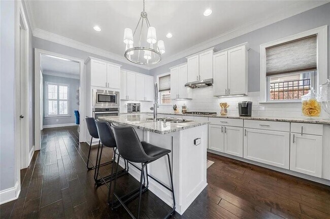 3165 Oakdale Rd in Atlanta, GA - Building Photo - Building Photo