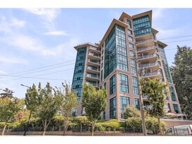 14824 North Bluff Rd in White Rock, BC - Building Photo