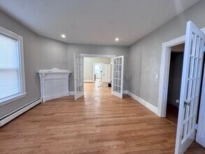 11 Hatch St in Everett, MA - Building Photo - Building Photo