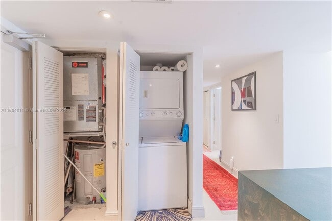 111 E Flagler St, Unit 805 in Miami, FL - Building Photo - Building Photo