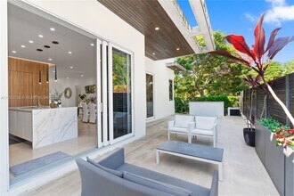 3395 Shipping Ave in Miami, FL - Building Photo - Building Photo