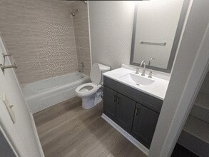 1799 N Highland Ave, Unit 66 in Clearwater, FL - Building Photo - Building Photo