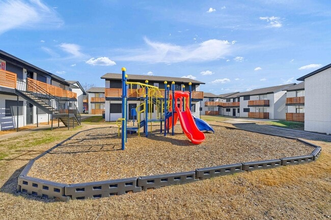 The Crawford at Denison in Denison, TX - Foto de edificio - Building Photo