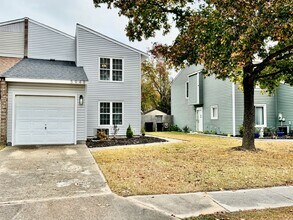 5948 Buckminister Ln in Virginia Beach, VA - Building Photo - Building Photo