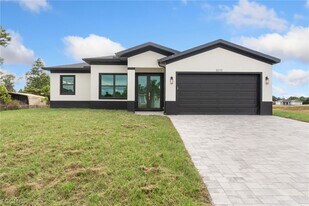 3015 3rd St SW in Lehigh Acres, FL - Building Photo