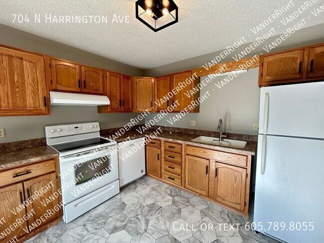 704 N Harrington Ave in Sioux Falls, SD - Building Photo - Building Photo