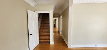 22 Phillips St, Unit 4 in Greenfield, MA - Foto de edificio - Building Photo