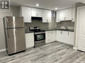 1600 Stevenson St in Milton, ON - Building Photo - Building Photo