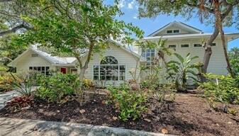 1770 S Oval Dr in Sarasota, FL - Building Photo