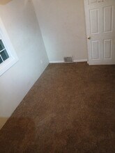 106 Charles St in Akron, OH - Foto de edificio - Building Photo