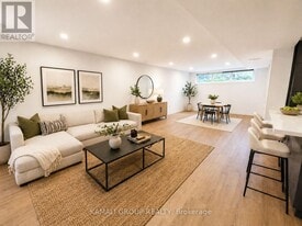 75 Newbury Dr in Newmarket, ON - Building Photo