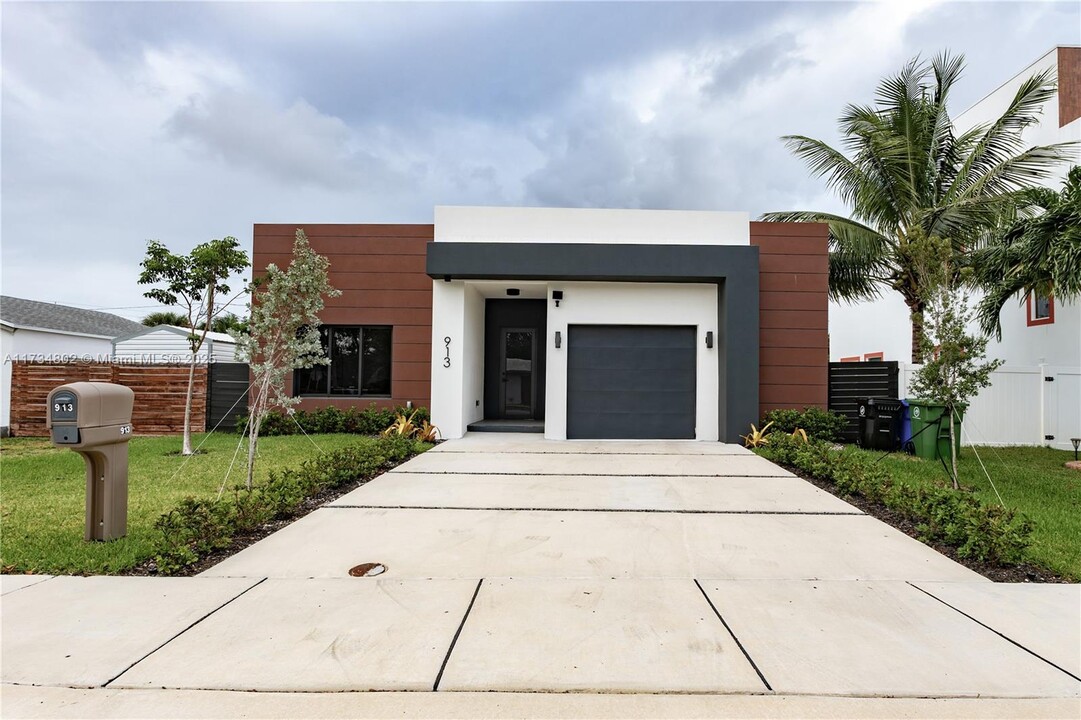 913 NE 15th St in Fort Lauderdale, FL - Building Photo