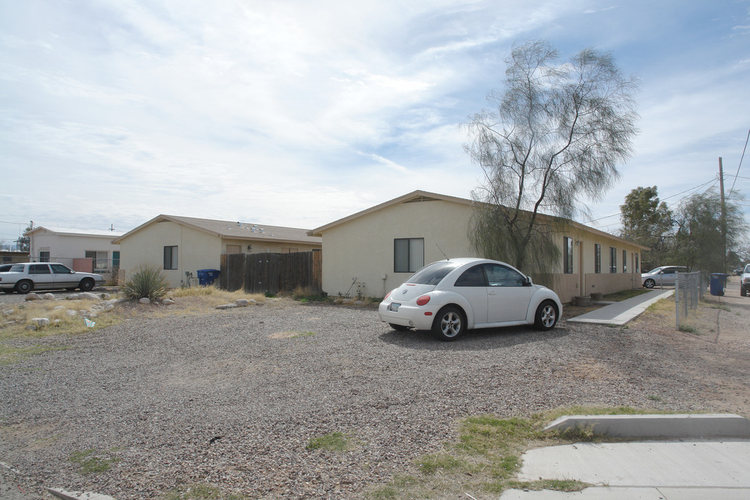 3302-3310 E Bermuda St in Tucson, AZ - Foto de edificio