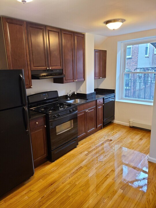 30 Fleet St, Unit 3 in Boston, MA - Building Photo
