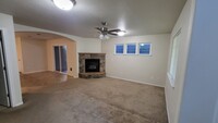 20569 Sun Meadow Way in Bend, OR - Foto de edificio - Building Photo