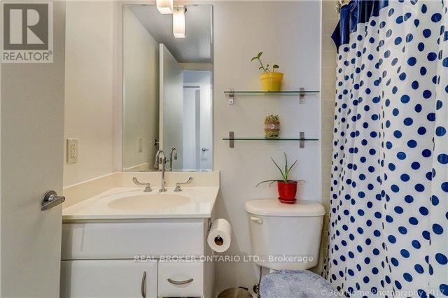 36 Lee Centre Dr in Toronto, ON - Building Photo - Building Photo