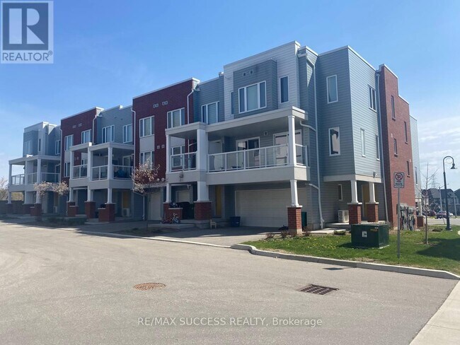 80 Progress Cres in Kitchener, ON - Building Photo - Building Photo