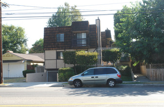 5112 Kester Ave in Sherman Oaks, CA - Building Photo - Building Photo