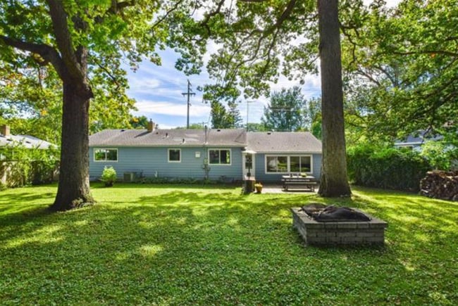 property at 1004 Pflaum Rd