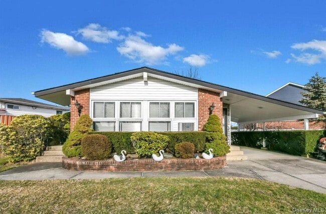 property at 3561 Courtney Ln