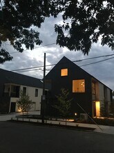 2403 SE 58th Ave in Portland, OR - Building Photo - Building Photo